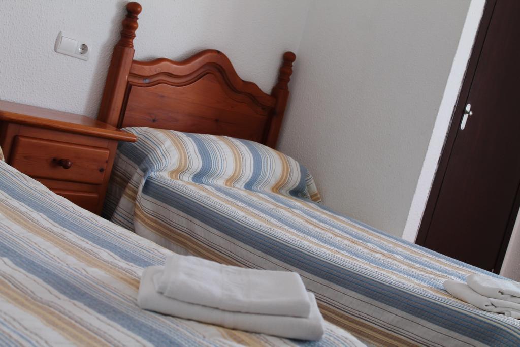 Hostal Montilla Sotogrande Торреґуадіаро Номер фото