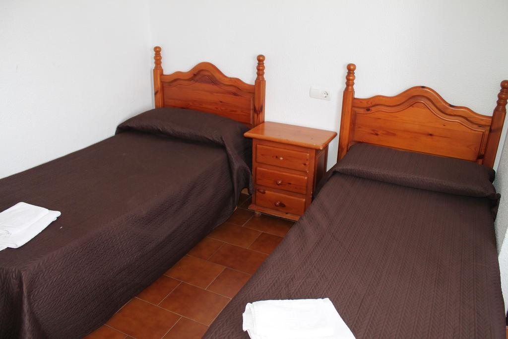 Hostal Montilla Sotogrande Торреґуадіаро Екстер'єр фото